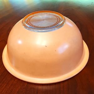 PYREX Autumn Rainbow Pink/Peach 1.5 L glass bottom bowl